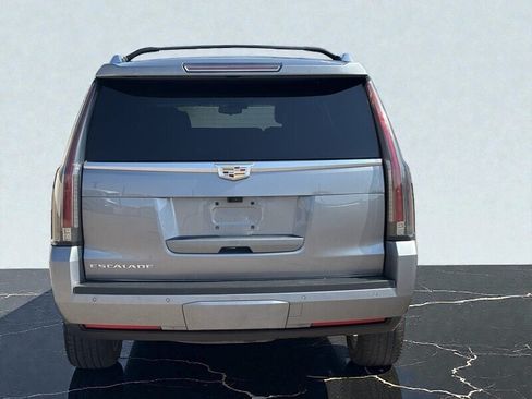 Used 2020 Cadillac Escalade Premium Luxury AWD/4WD image 6