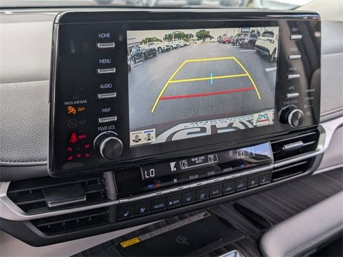 Used 2024 Toyota Sienna Limited image 24
