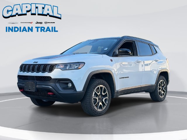 Used 2025 Jeep Compass Trailhawk AWD/4WD image 1