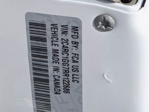 Used 2024 Chrysler Pacifica Limited image 37