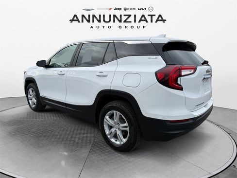 Used 2024 GMC Terrain SLE image 3