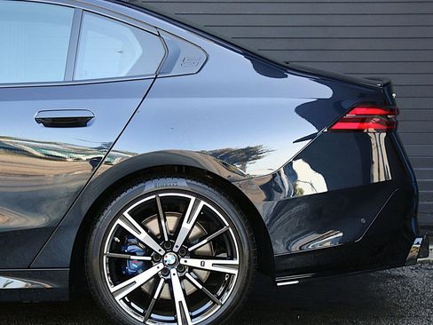 Used 2026 BMW 540i xDrive image 18