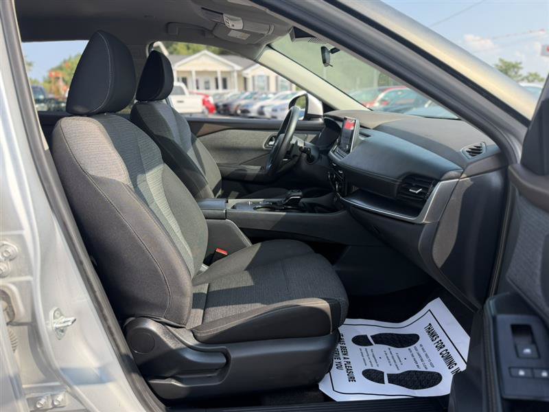Used 2022 Nissan Rogue SV FWD image 14