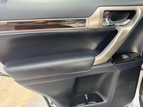 Used 2019 Lexus GX 460 w/ Navigation Package AWD/4WD image 24