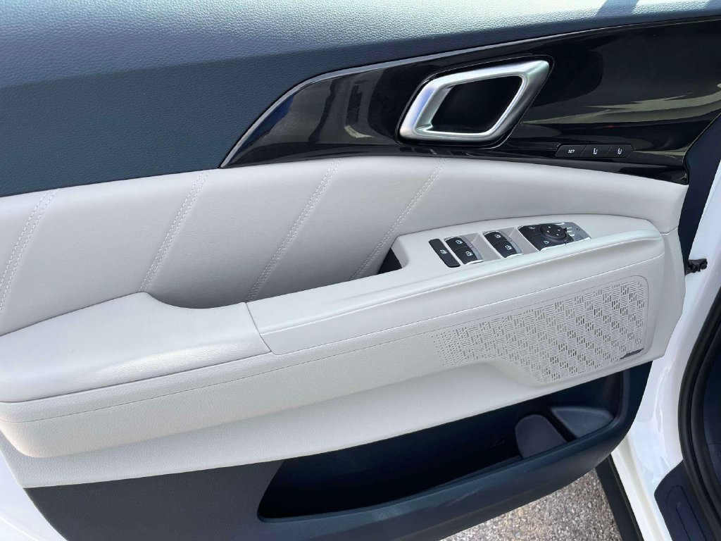 Certified 2026 Kia Carnival SX Prestige FWD image 14