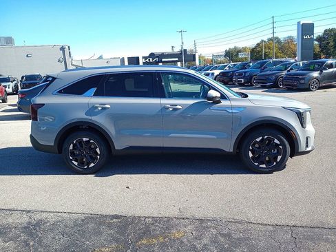 New 2026 Kia Sorento S image 2