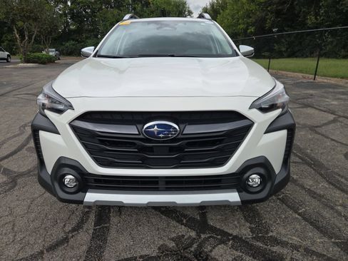 Used 2023 Subaru Outback Touring AWD/4WD image 4