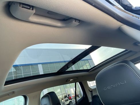 Used 2018 GMC Terrain Denali w/ Advanced Safety Package AWD/4WD image 19