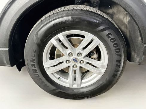 Used 2021 Ford Explorer XLT w/ Equipment Group 202A AWD/4WD image 8
