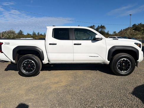 Used 2026 Toyota Tacoma TRD Off-Road image 4