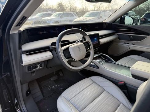 Used 2024 Lincoln Nautilus Reserve image 11