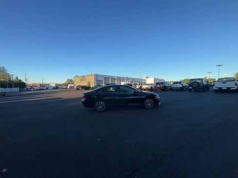 Used 2025 Volkswagen Jetta SE image 16