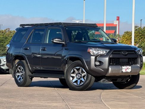 Certified 2023 Toyota 4Runner TRD Off-Road Premium w/ Moonroof Package AWD/4WD image 2