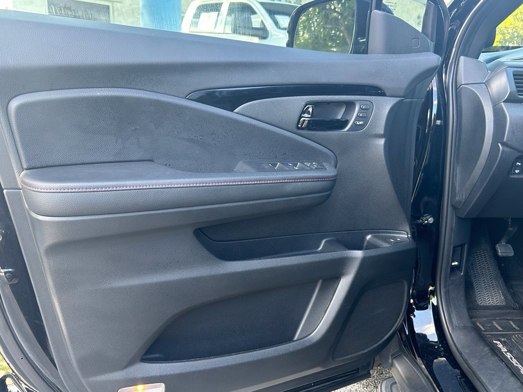 Used 2025 Honda Passport Black Edition image 15