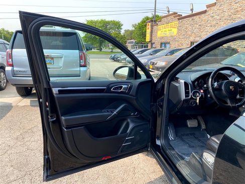 Used 2014 Porsche Cayenne S w/ Comfort Plus Package image 30