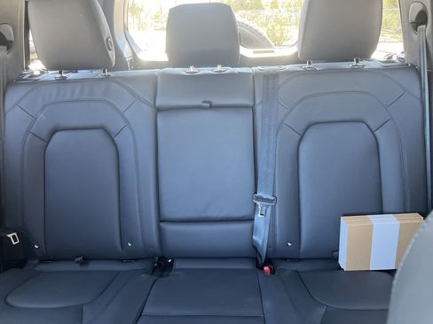 New 2025 Land Rover Defender 110 X-Dynamic SE image 28