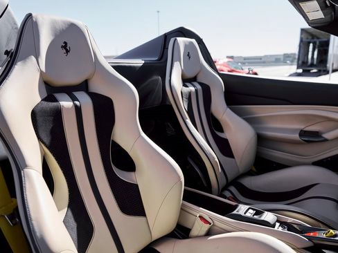 Used 2022 Ferrari F8 Tributo image 45