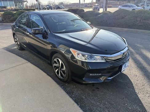 Used 2017 Honda Accord EX-L image 3