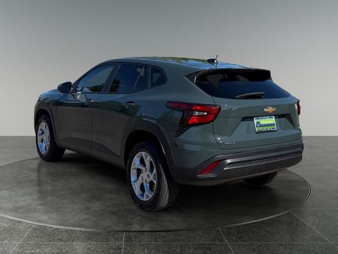 Used 2025 Chevrolet Trax LS w/ LS Convenience Package FWD image 7