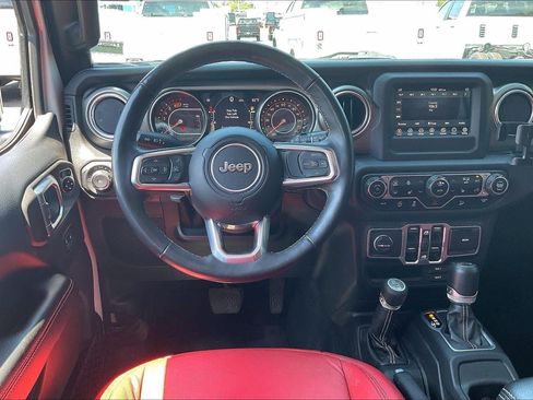 Used 2018 Jeep Wrangler Unlimited Sahara w/ LED Lighting Group AWD/4WD image 5