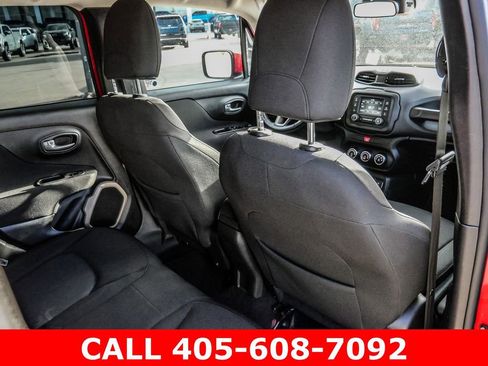 Used 2017 Jeep Renegade Latitude FWD image 17