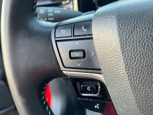 Used 2025 Toyota Camry SE FWD image 16