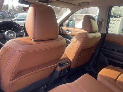 Used 2025 Nissan Pathfinder Platinum w/ Cargo Package image 23