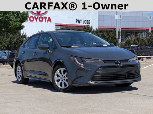 Used 2025 Toyota Corolla LE FWD image 2