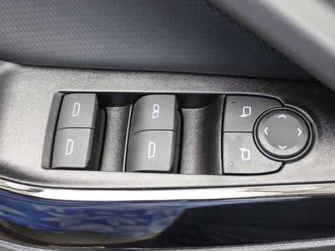 Used 2025 Chevrolet Equinox LT w/ Midnight Edition FWD image 18