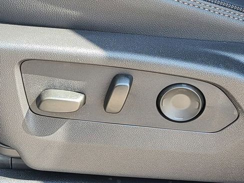 New 2025 Chevrolet Suburban High Country image 39