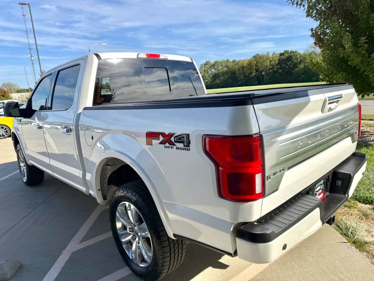 Used 2019 Ford F150 Platinum w/ Equipment Group 701A Luxury AWD/4WD image 6