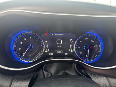 Used 2018 Chrysler Pacifica Touring-L Plus image 11