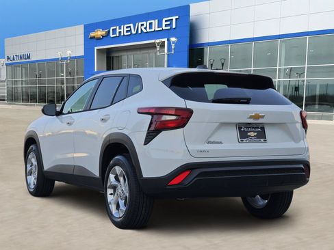 New 2026 Chevrolet Trax LS w/ LS Convenience Package FWD image 4