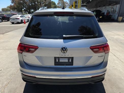 Used 2024 Volkswagen Tiguan SE AWD/4WD image 5