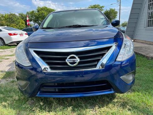 Used 2018 Nissan Versa SV FWD image 3