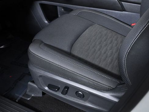 Used 2025 Nissan Pathfinder SV image 23