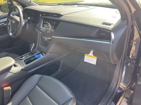 New 2025 Cadillac XT6 Luxury image 36