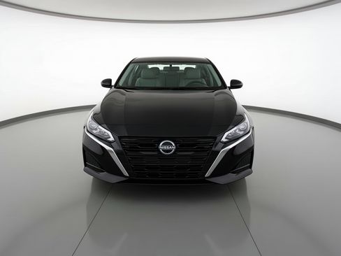 Used 2025 Nissan Altima 2.5 SV image 2