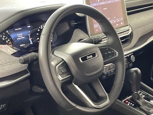 Used 2024 Jeep Compass Latitude image 13
