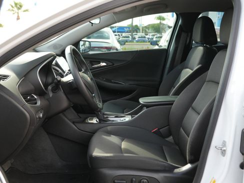 Used 2025 Chevrolet Malibu RS FWD image 12