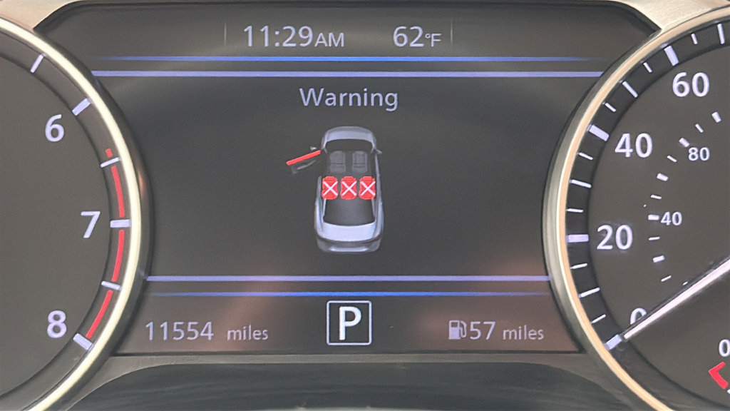 Used 2025 Nissan Sentra SR FWD image 16