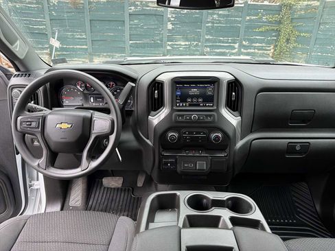 Used 2021 Chevrolet Silverado 2500 Custom w/ Custom Value Package image 19