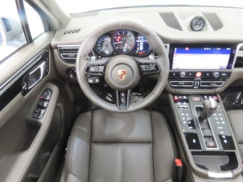 Certified 2026 Porsche Macan AWD/4WD image 16