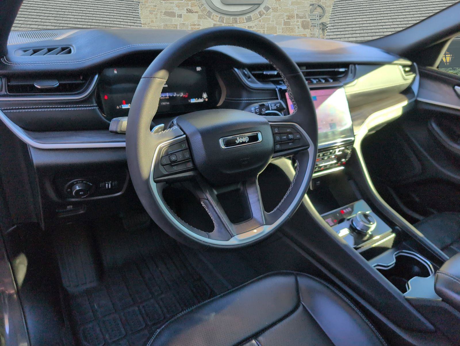 Used 2025 Jeep Grand Cherokee L Limited w/ Luxury Tech Group II AWD/4WD image 6