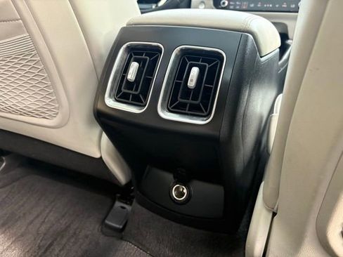 Used 2025 Kia Sorento S w/ Panoramic Sunroof Package image 31