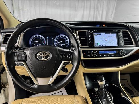 Used 2018 Toyota Highlander Limited image 15