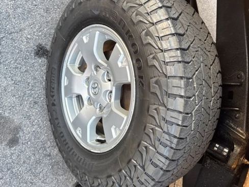 Used 2013 Toyota Tacoma 4x4 Access Cab image 9