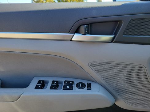 Used 2020 Hyundai Elantra Value Edition w/ Winter Weather Package image 17