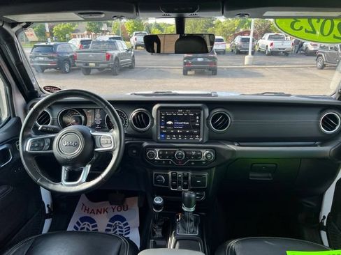 Used 2023 Jeep Wrangler Unlimited Sahara w/ Cold Weather Group AWD/4WD image 16