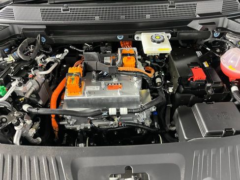 Used 2024 Chevrolet Equinox EV LT image 32